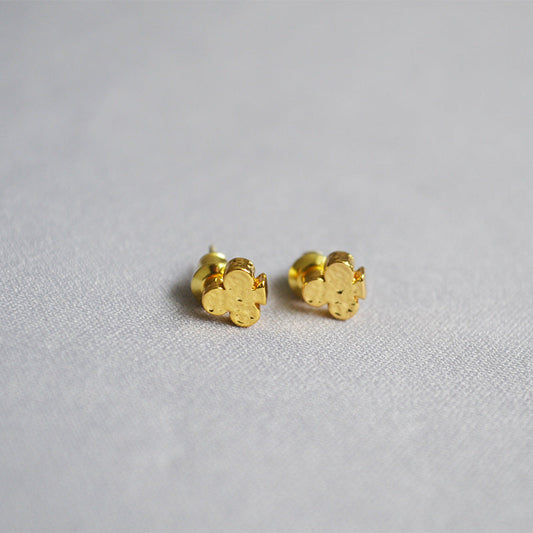 Charming Gold Earring for Any Occasion