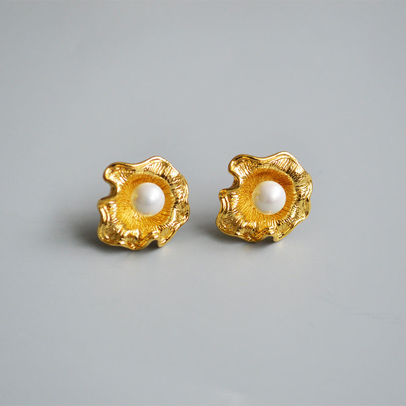Beautiful Gold Earring with Unique Style
