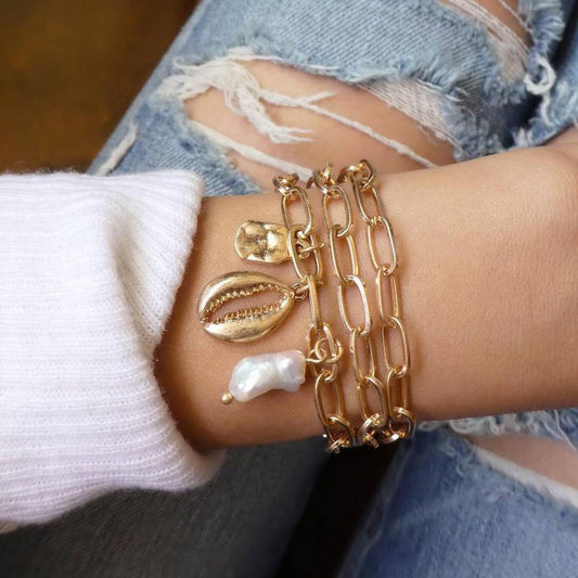 Beautiful Gold Set with Unique Style