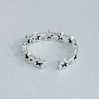Classic Silver Ring with Timeless Appeal