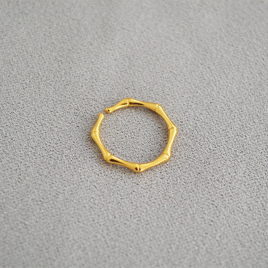 Classic Gold Ring with Timeless Appeal