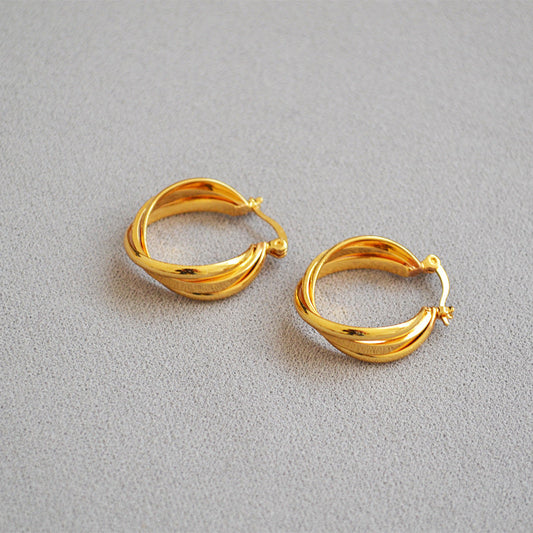 Romantic Gold Earring for Special Moments