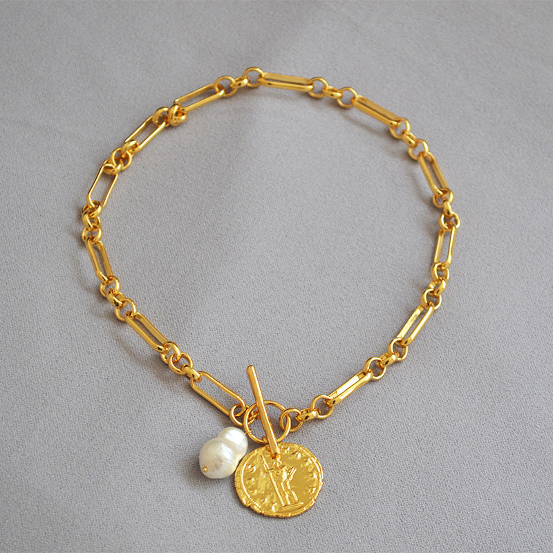 Beautiful Gold Necklace with Unique Style