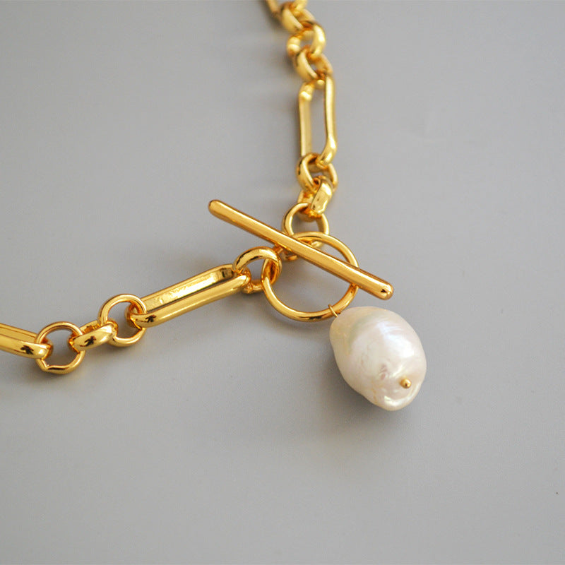 Beautiful Gold Necklace with Unique Style