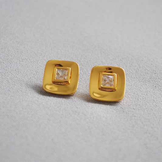 Romantic Gold Earring for Special Moments