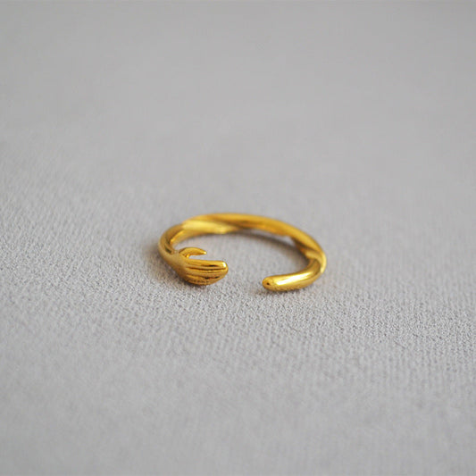 Classic Gold Ring with Timeless Appeal