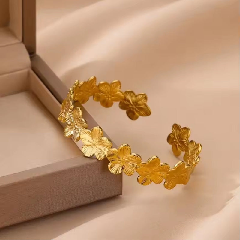 Charming Gold Bracelet for Any Occasion