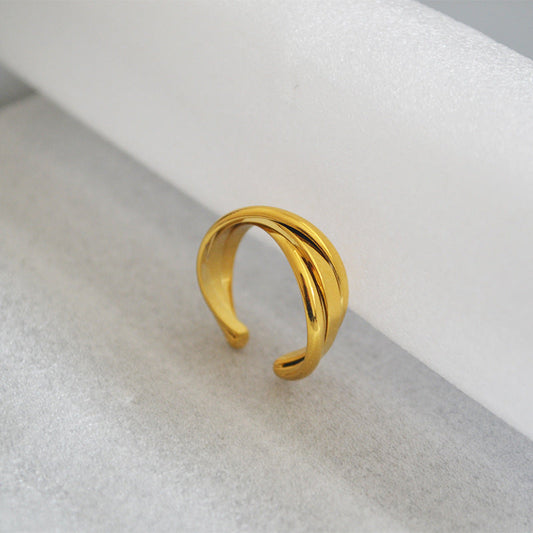 Classic Gold Ring with Timeless Appeal