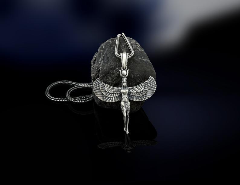 Beautiful Silver Necklace with Unique Style
