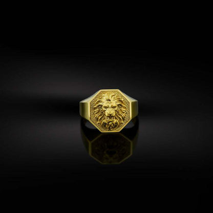 Classic Gold Ring with Timeless Appeal