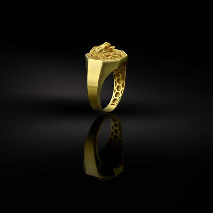 Classic Gold Ring with Timeless Appeal
