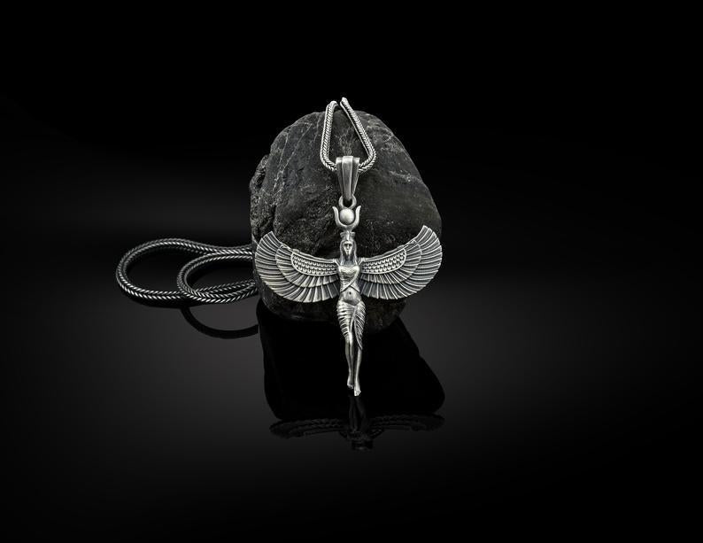 Beautiful Silver Necklace with Unique Style