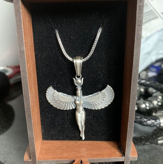 Beautiful Silver Necklace with Unique Style