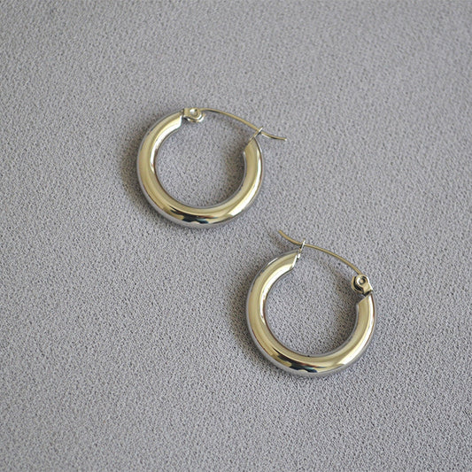 Charming Gold Earring for Any Occasion