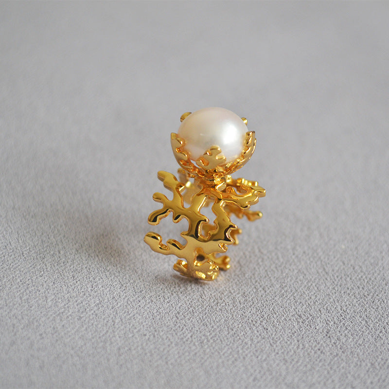Classic Pearl Ring with Timeless Appeal