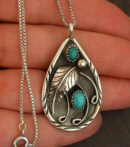 Beautiful Silver Necklace with Unique Style
