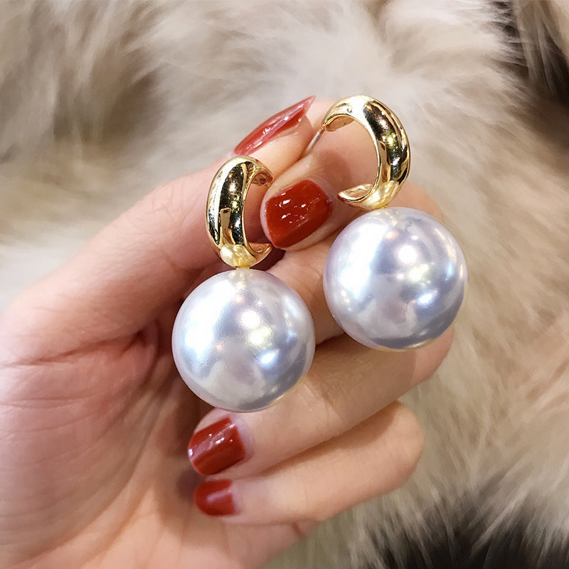 Classic Pearl Earring with Timeless Appeal