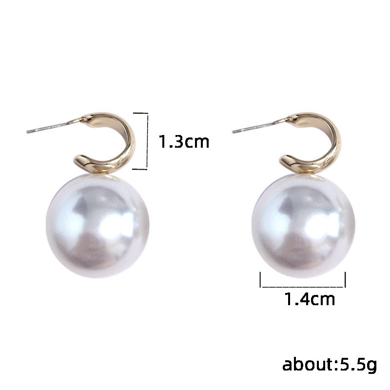 Classic Pearl Earring with Timeless Appeal