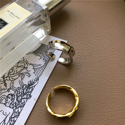 Classic Gold Ring with Timeless Appeal