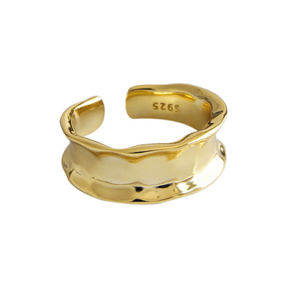 Classic Gold Ring with Timeless Appeal