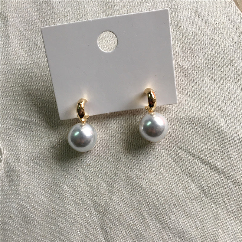 Classic Pearl Earring with Timeless Appeal