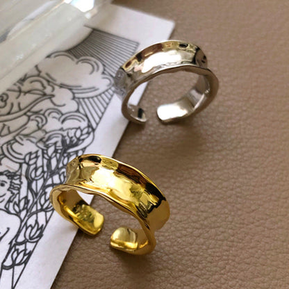 Classic Gold Ring with Timeless Appeal