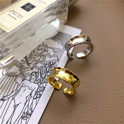Classic Gold Ring with Timeless Appeal