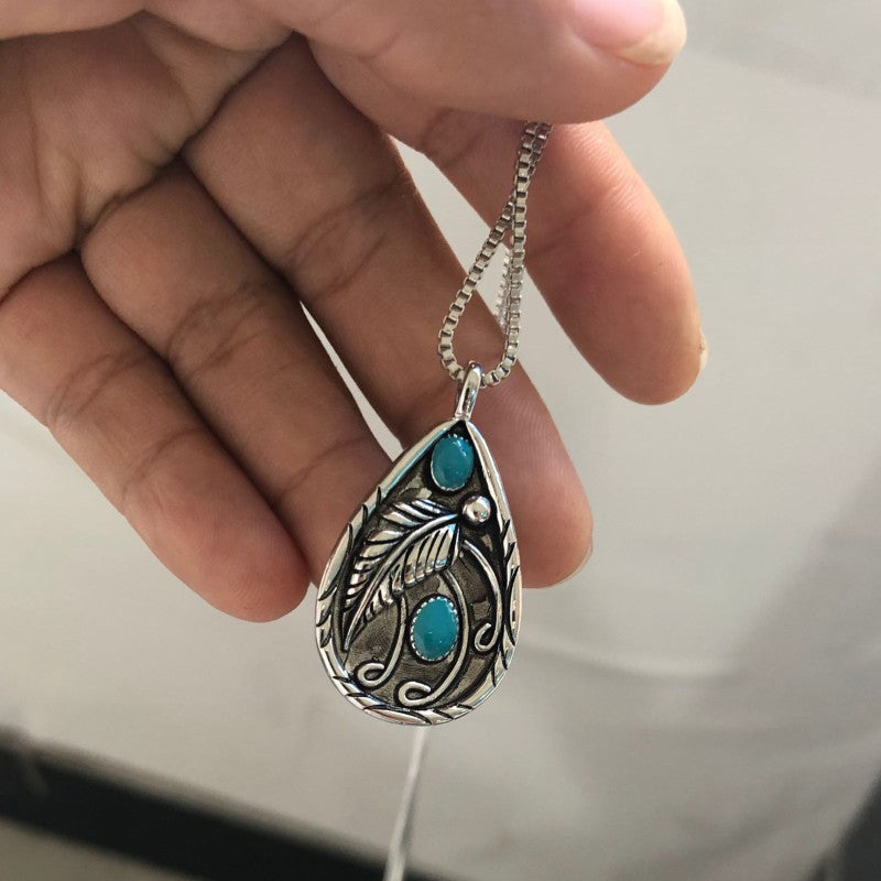 Beautiful Silver Necklace with Unique Style