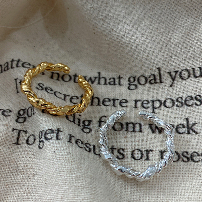 Classic Gold Ring with Timeless Appeal
