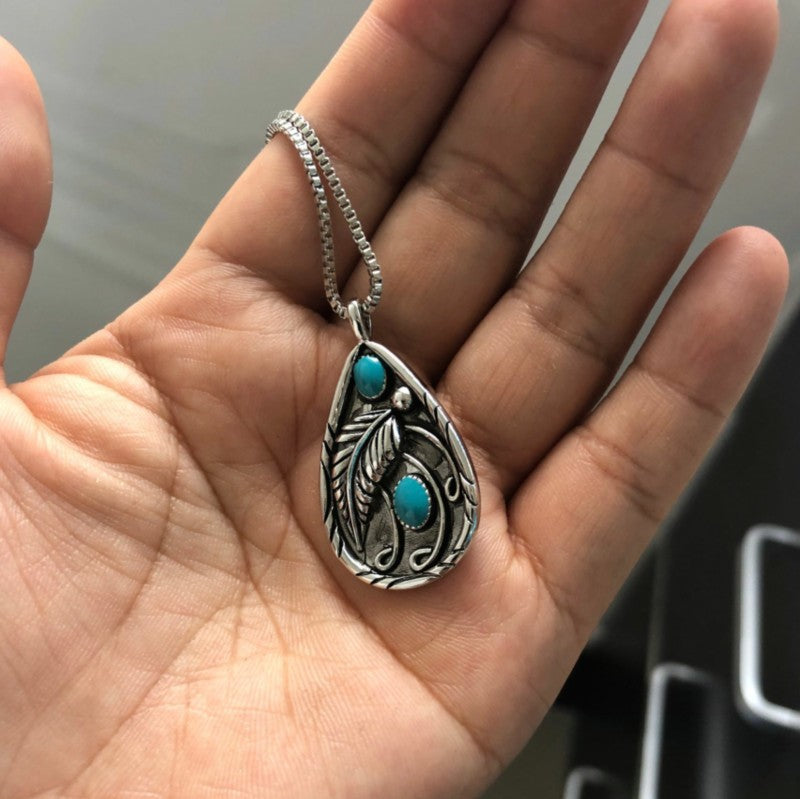 Beautiful Silver Necklace with Unique Style
