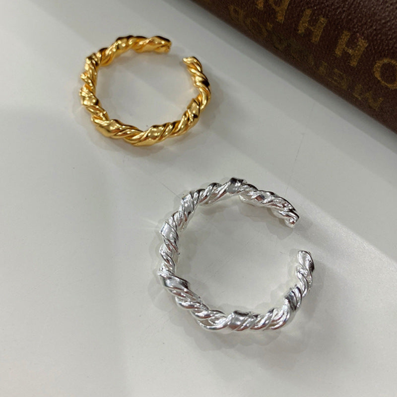 Classic Gold Ring with Timeless Appeal