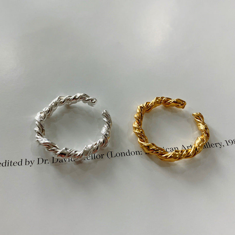 Classic Gold Ring with Timeless Appeal