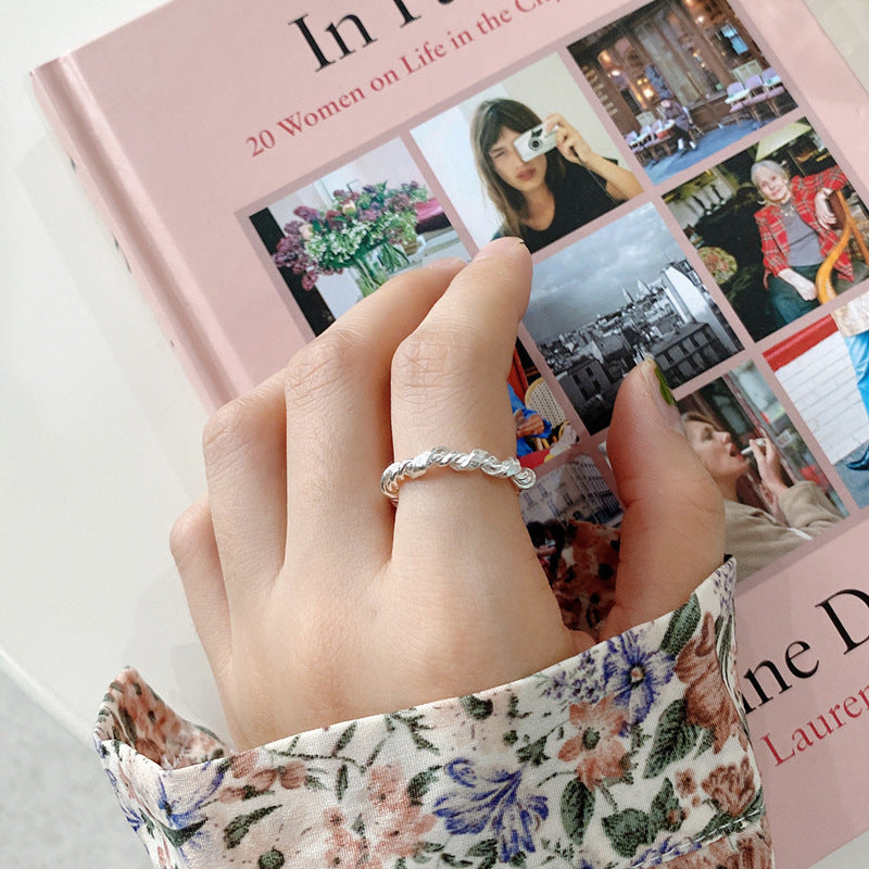 Classic Gold Ring with Timeless Appeal