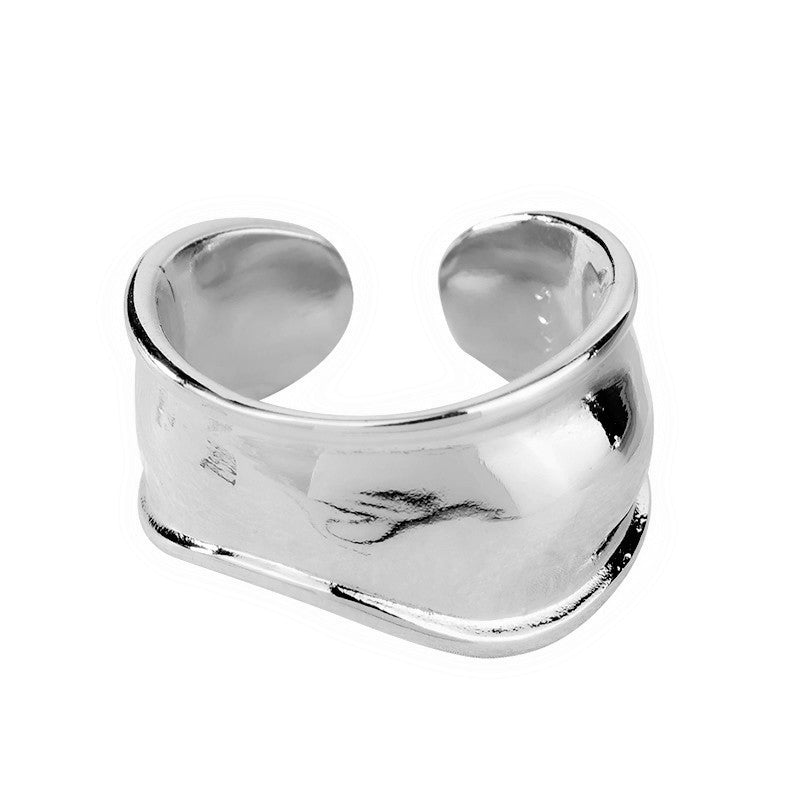 Classic Gold Ring with Timeless Appeal