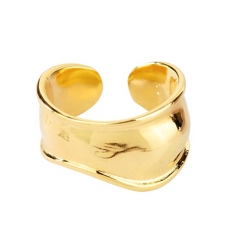 Classic Gold Ring with Timeless Appeal