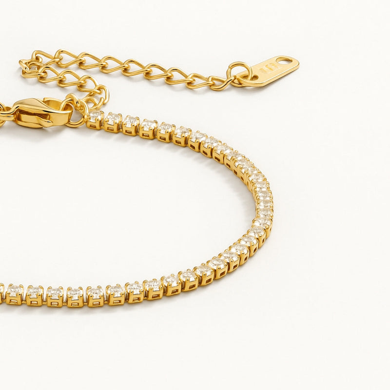 Romantic Gold Bracelet for Special Moments
