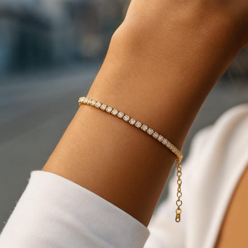 Romantic Gold Bracelet for Special Moments