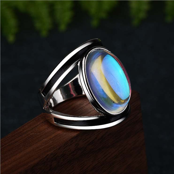 Classic Silver Ring with Timeless Appeal