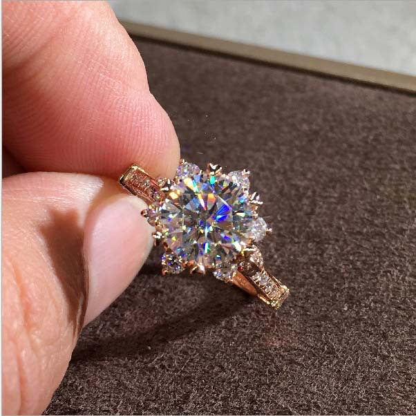 Classic Gold Ring with Timeless Appeal
