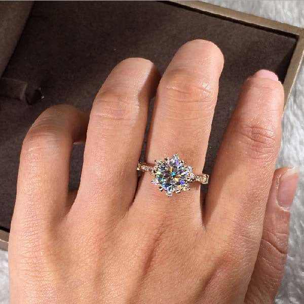Classic Gold Ring with Timeless Appeal