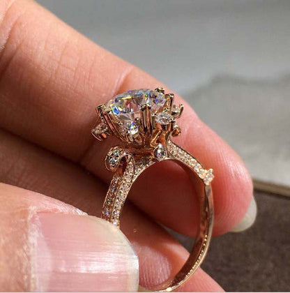 Classic Gold Ring with Timeless Appeal