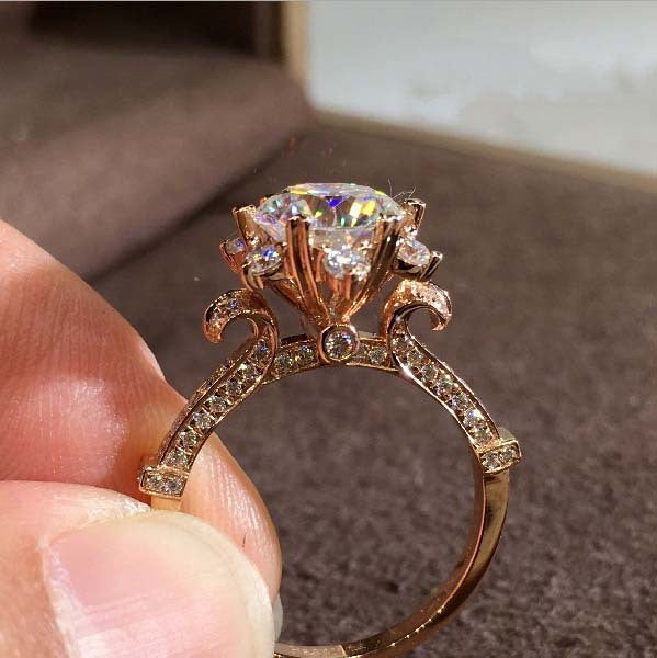 Classic Gold Ring with Timeless Appeal