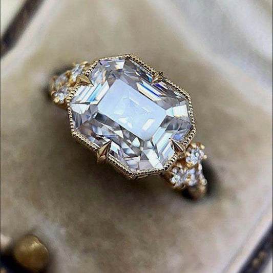 Classic Gold Ring with Timeless Appeal
