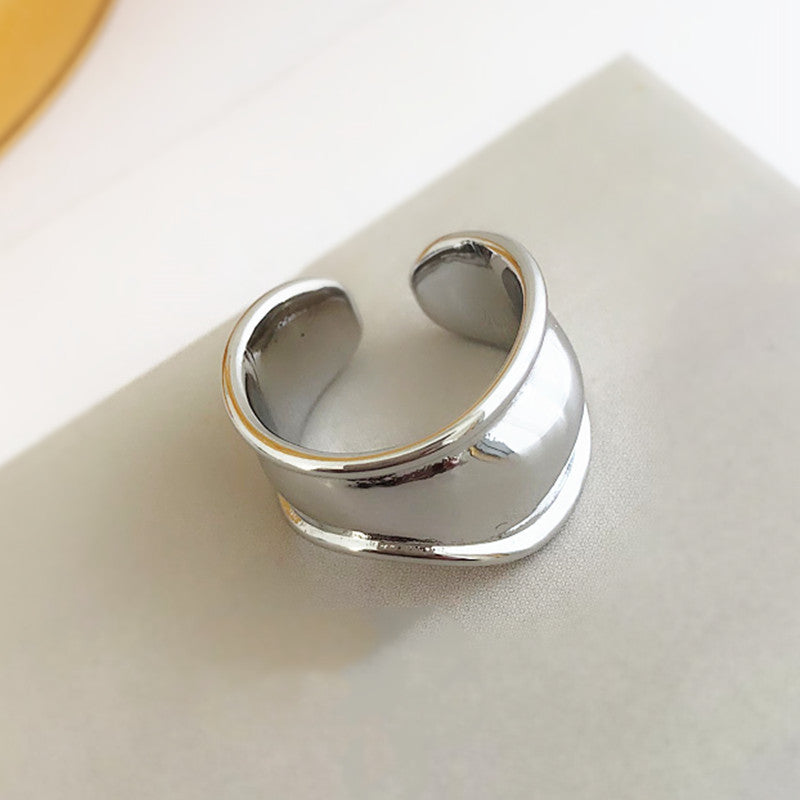 Classic Gold Ring with Timeless Appeal