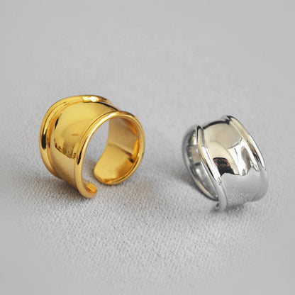 Classic Gold Ring with Timeless Appeal