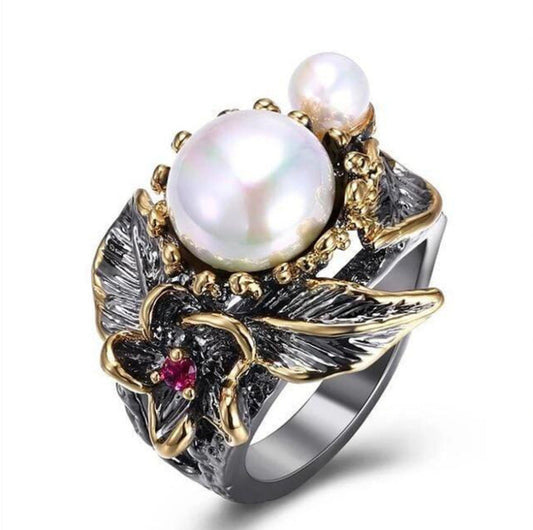 Classic Gold Ring with Timeless Appeal