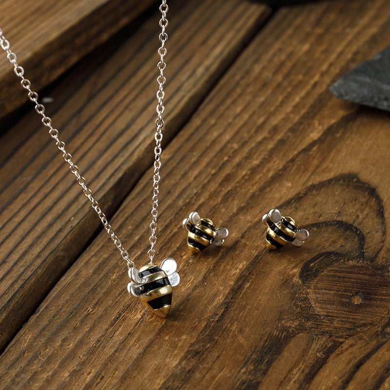Romantic Silver Necklace for Special Moments