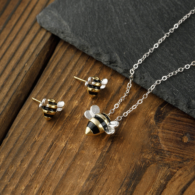 Romantic Silver Necklace for Special Moments