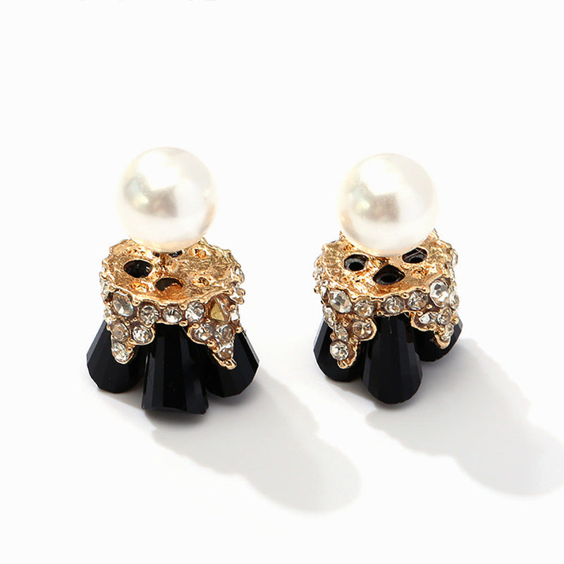 Classic Pearl Earring with Timeless Appeal