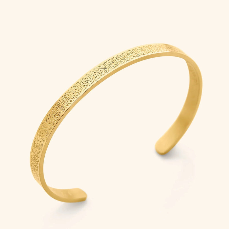 Charming Gold Bracelet for Any Occasion